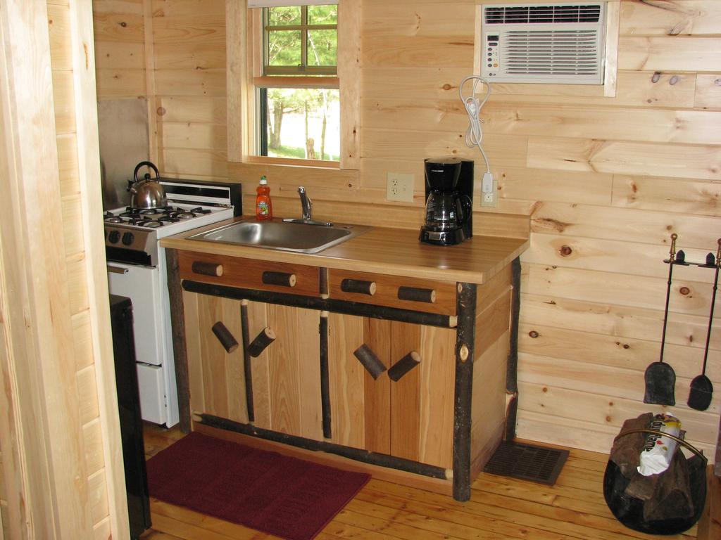 Pine Knoll Hotel Lakeside Lodge & Cabin Old Forge Rum bild