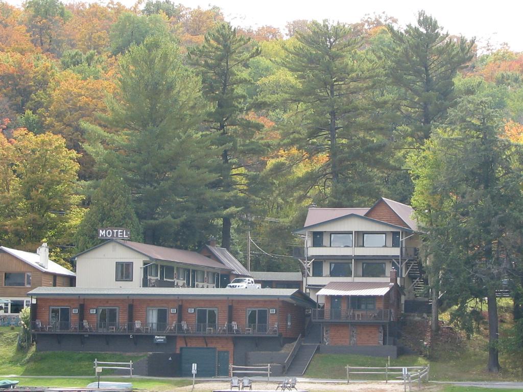 Pine Knoll Hotel Lakeside Lodge & Cabin Old Forge Rum bild